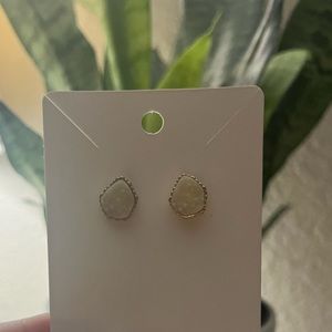 Stud Earrings 🌸